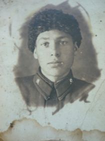 Во время учёбы в пехотном училище Грозного1942