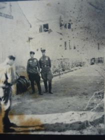 В Кёнигсберге (слева) с другом, апрель1945