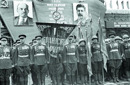 Он был среди лучших солдат-участников Парада Победы от 1 УкрФронта, боготворил маршала Конева И.С.