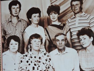 Полоумова Анна Николаевна с мужем Густавом Карловичем и детьми