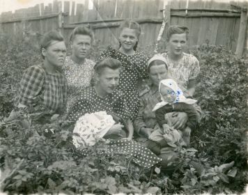 мама и сестры, сентябрь 1951 г.