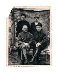 Павловы: вверху слева Алексей, справо от него Николай, внизу справа Виктор, слева их отец Павлов Николай Филипович (1895г.р)