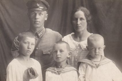 Семья Аншуковых в начале тридцатых