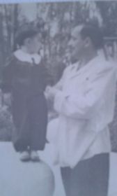 На фотографии М-Г. Зульпукаров со своим единственным сыном Меджидом.