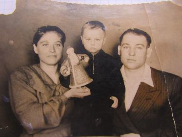 Брат Семенихин Василий Никитович с семьей