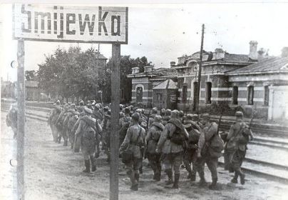 Советские войска в освобожденной Змиевке Орловской области 24 июля 1943г.