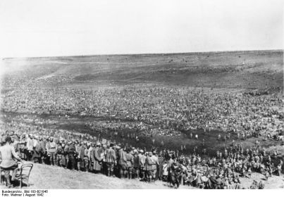 Советские военнопленные в лагере. Bundesarchiv_Bild_183-B21845.