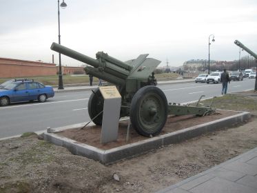 Боевое орудие на открытой площадке Музея артиллерии, инженерных войск и войск связи(г.Санкт-Петербург)