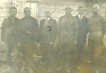 Байкит. Сентябрь 1941.Перед отправкой на фронт. Первый слева Козяев Алексей Михайлович.