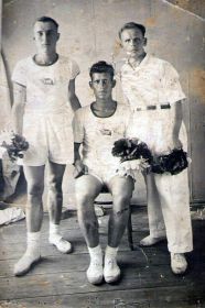 После спортивного праздника. 1937-1938 гг.