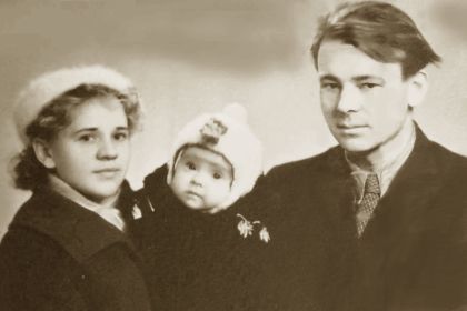 Неверова (Милкова) Г. В., Неверов А.К.  с дочерью Мариной. г. Серов, 1959г.