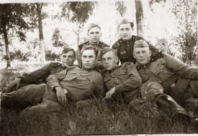 Неверов Алексей Константинович с друзьями. Венгрия, 1956г.