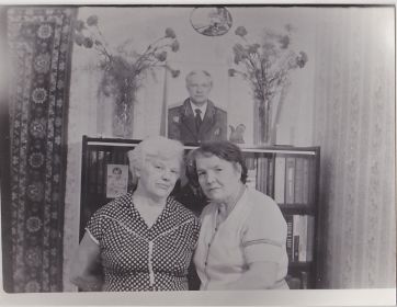 Валентина Максимовна слева, Анна Ивановна справа