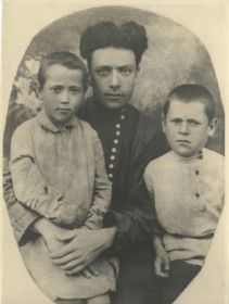 Драгунский с отцом и братом