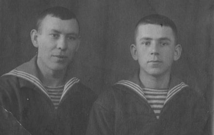 Мой отец, Алексей Тартанов и его боевой друг Владимир Павлов в 1942г., Сталинград, Волжская военная флотилия.
