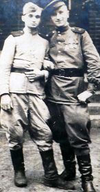 Cлева направо: Будко Павел и  Белов Александр Кириллович