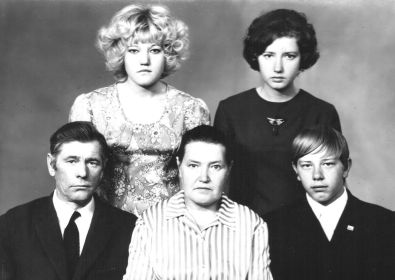Григорий Леонтьевич с семьей.