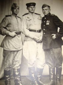 Папа справа. Германия, г Зальцведель, 1945 г.