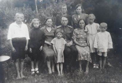 Миронов Петр со своей семьей