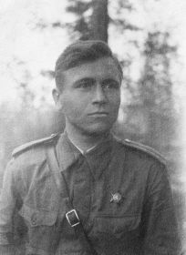 Старший лейтенант Биненко И.Е., 1943 г., Ленинградский фронт, в районе "Невского Пятачка", основное полное фото