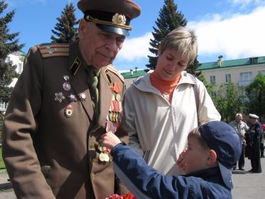 Павел Григорьевич с внучкой