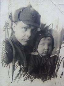 Отец со старшей дочерью Зоей перед началом войны