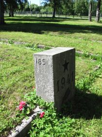 Овечкин Михаил Трофимович захоронен в братской могиле на Пискаревском кладбище в Санкт-Петербурге