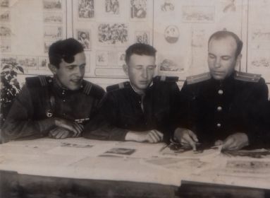 В учебке после войны. 1946 год. В центре старший сержант Багров В.А.