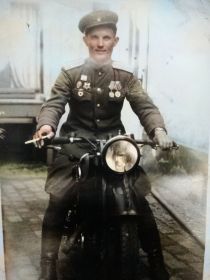 Мотоцикл самый любимый его вид транспорта во время войны
