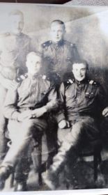 Дед Николай Федорович с сослуживцами