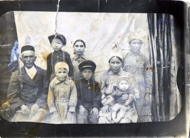 Вся семья в сборе.  12 июня 1949 года