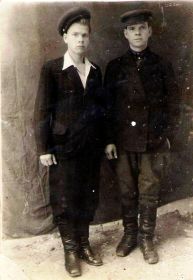Тупикин Тимофей Петрович (справа) и брат Митрофан Петрович слева)