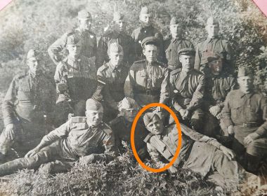 С сослуживцами