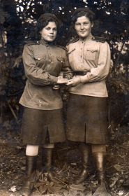 На фотографии Арнаутова Р.Ф. справа