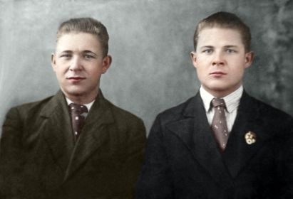 С братом Михаилом Петровичем, фото 1939-1941 годов.