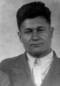 Муж старшей сестры Марии - Кондратович Фёдор Дмитриевич - мой дед. Погиб в 1943 году