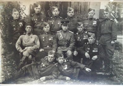 Боевые Друзья13августа 1946г Берлин---служба после войны.я так понимаю следующее фото их имена