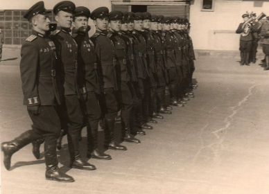 третий в шеренге - мой дед. Москва, 1945, подготовка к Параду Победы