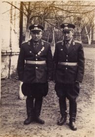 Иван Павлович слева