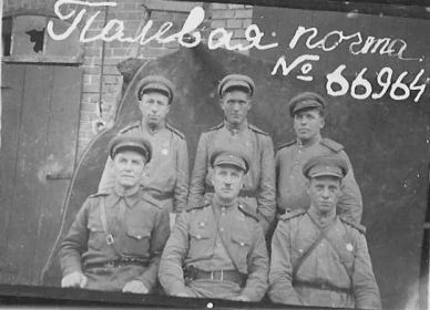 Мой прадед Мисюров Алексей Дмитриевич с однополчанами, весна 1945 год (в нижнем ряду в центре)