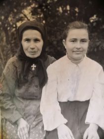 Свекровь Марьяна и её дочь Галя. После войны