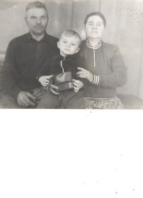 С внуком и супругой Анастасией Васильевной