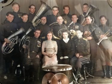 Василий Трофимович в военном оркестре во 2-ом ряду 4-ый слева