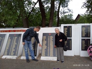 На мемориале в рп Тума нашли ряд. Шестопалова Михаила Степановича.