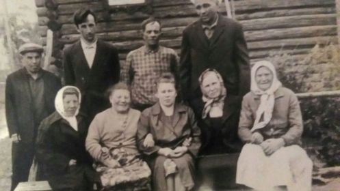 Родственники, справа жена Александра Аксентьевна(Акентьевна)