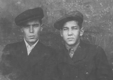 Родные братья. Никитин Александр Иванович 1912г.р. Никитин Георгий Иванович 1921г.р. г.Киселевск.