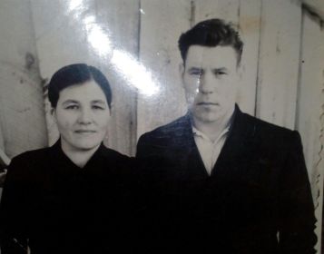 Сын Степана Дмитриевича, Николай Степанович с женой Матреной Васильевной.