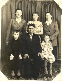 Дурнев Семён Фёдорович с семьёй