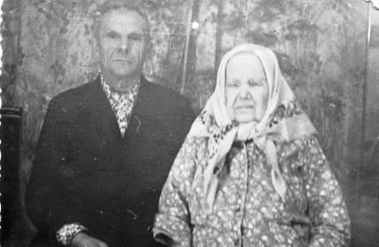 Александр Александрович с мамой Лукерьей Александровной