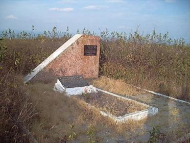 Погибшие в  ноябре 1943 г в районе посёлка Булганак, перезахоронены в братскую могилу высота 164,5. На фото Братская могила на высоте 164,5